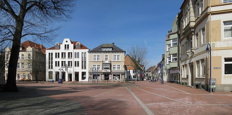 A street and square in Lage